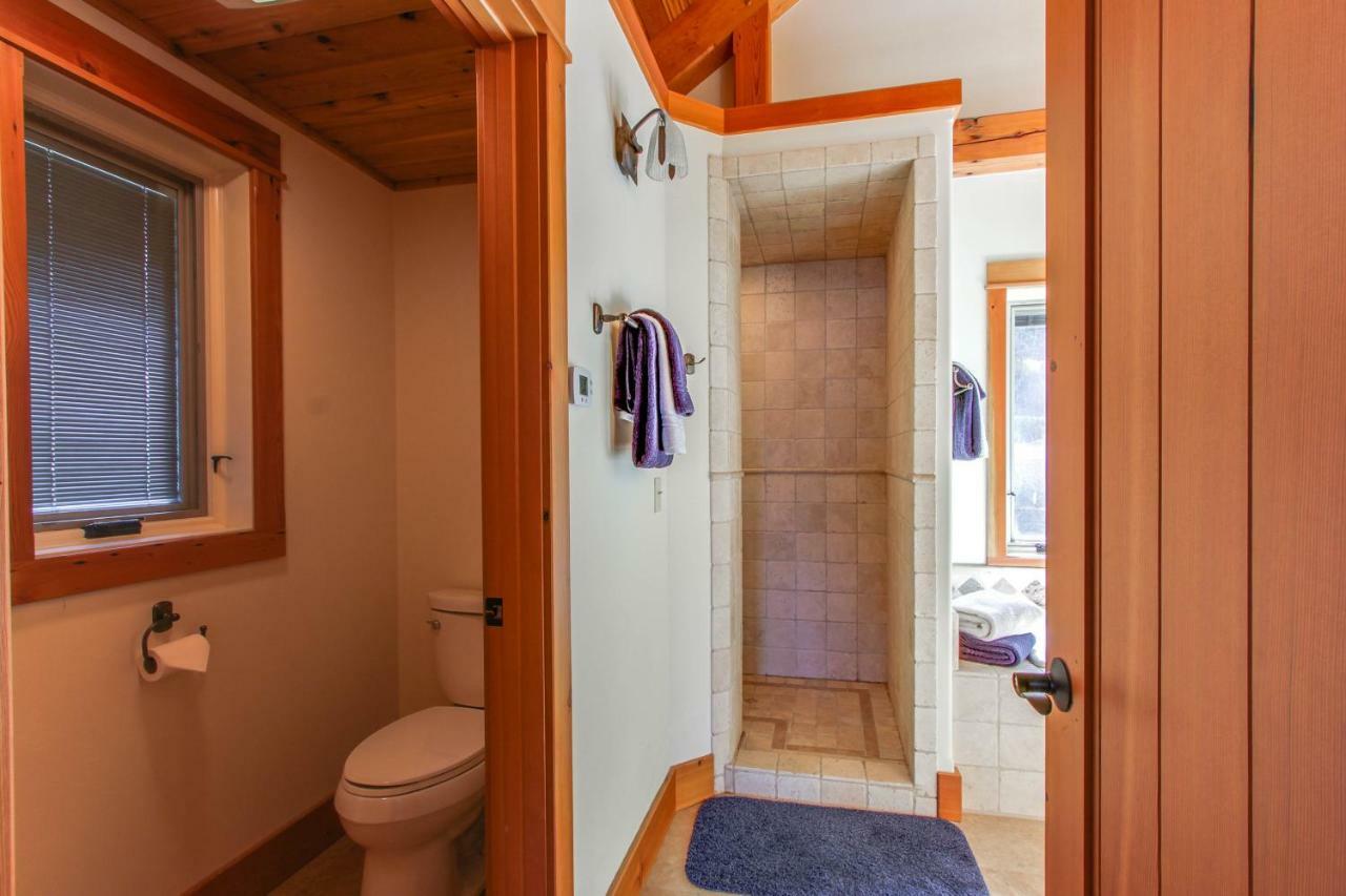 Bottle Bay Lakefront Lodge Sandpoint Exteriör bild